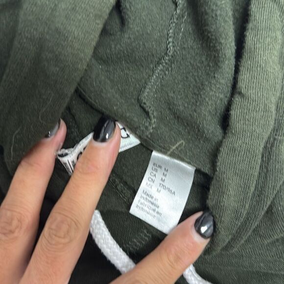 Women's Green Hoodie Crop Top - Like New - Drawstring Hoodie - Size Medium - Picture 3 of 3